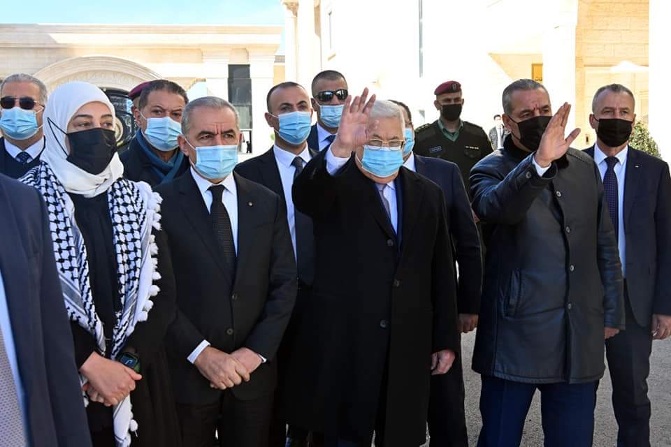 תמונת ההנהגה הפלסטינית ברמאללה. אבו מאזן, שתייה וא-שייח (צילום דוברות הנשיאות הפלסטינית)