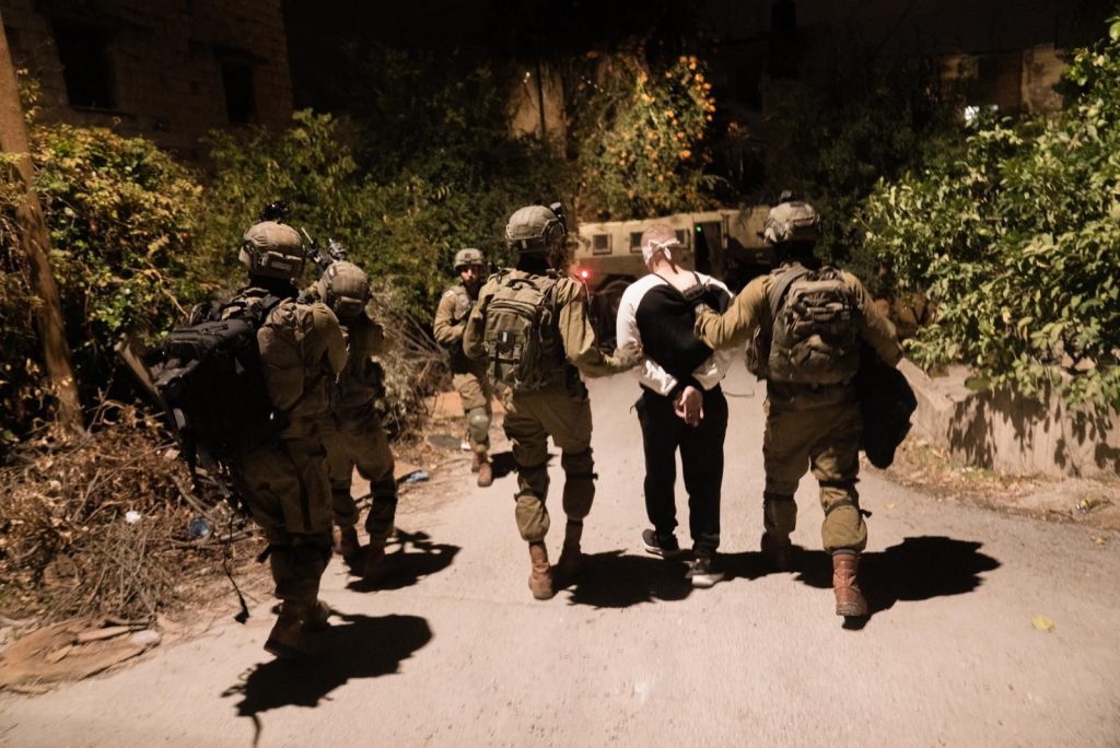 מעצר חשודים בפעילות טרור השבוע ביהודה ושמורון (צילום דובר צה''ל)