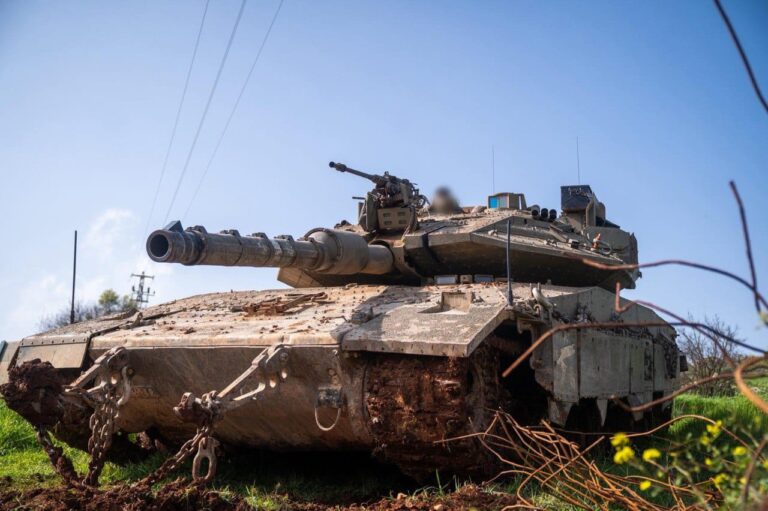 הטנקים ככלי המערכה העיקריים, בדרך ללבנון. צילום דובר צה"ל