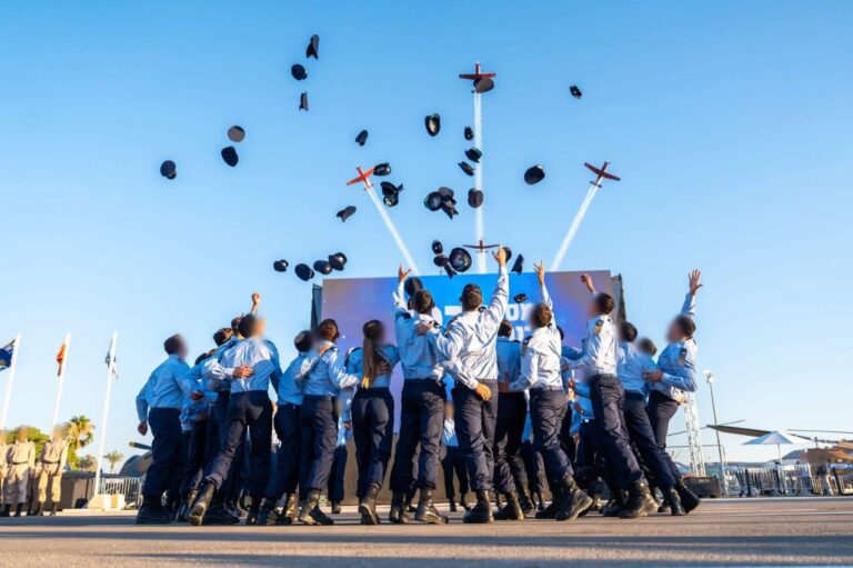 צה"ל ממשיך להיערך לבאות. קורס טיס חדש מקבל כנפיים. צילום דובר צה"ל